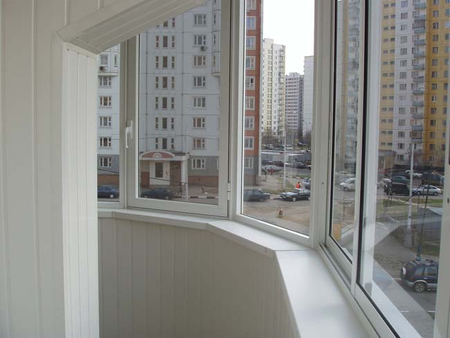 Закругленное радиусное остекление полукруглого балкона и лоджии Краснознаменск