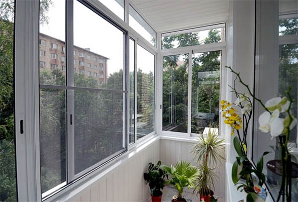 Недорогое остекление балконов и лоджий алюминиевым профилем от производителя окон Краснознаменск