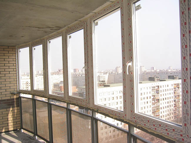 Недорогое остекление общего балкона Краснознаменск